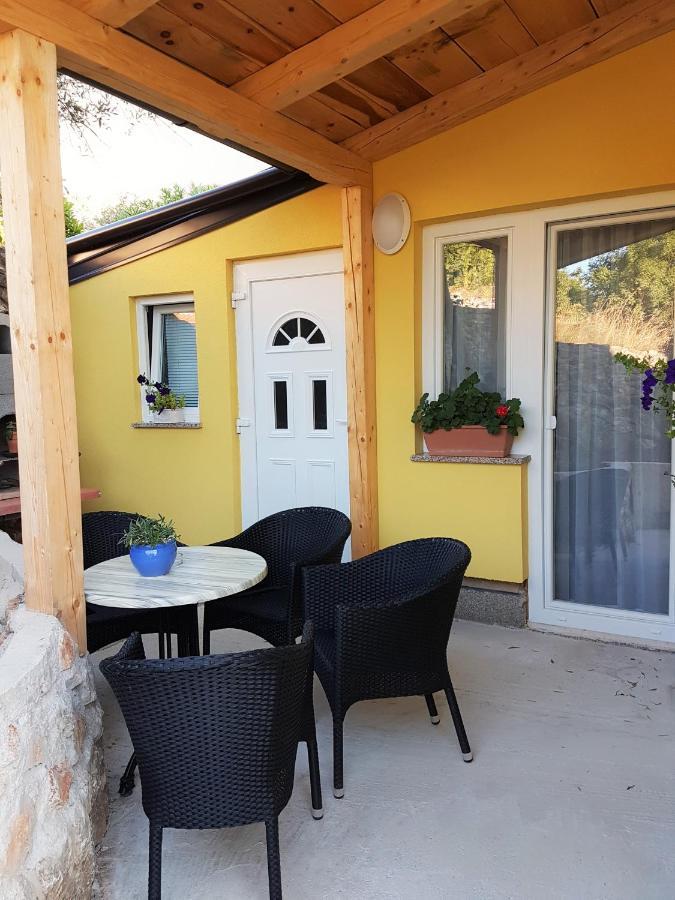 Apartmani Ljerka Malinska Exterior photo