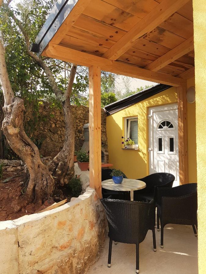 Apartmani Ljerka Malinska Exterior photo