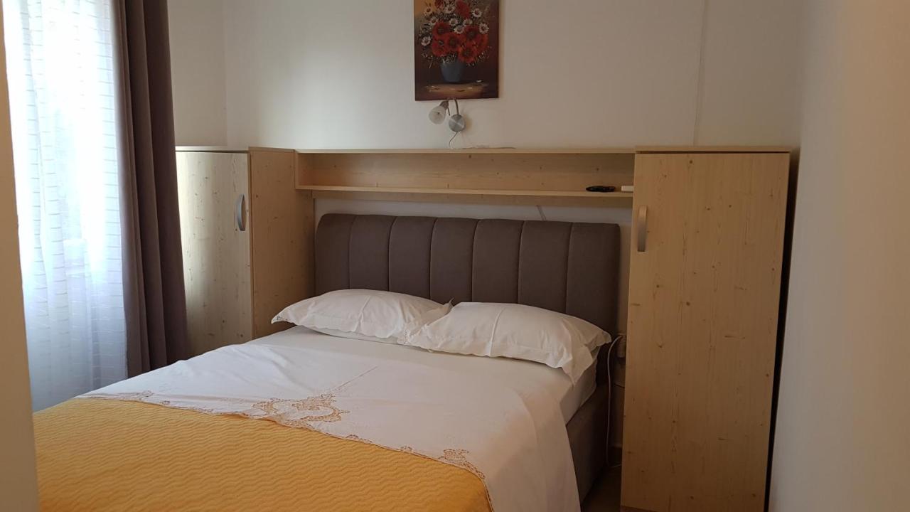Apartmani Ljerka Malinska Exterior photo