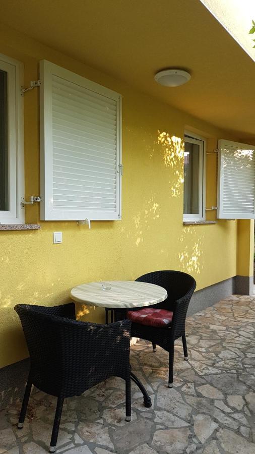 Apartmani Ljerka Malinska Exterior photo