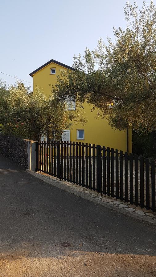 Apartmani Ljerka Malinska Exterior photo