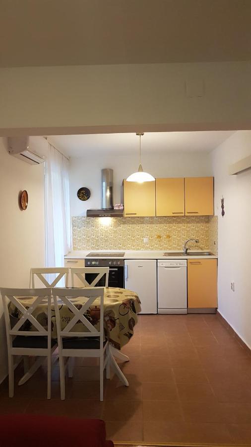 Apartmani Ljerka Malinska Exterior photo