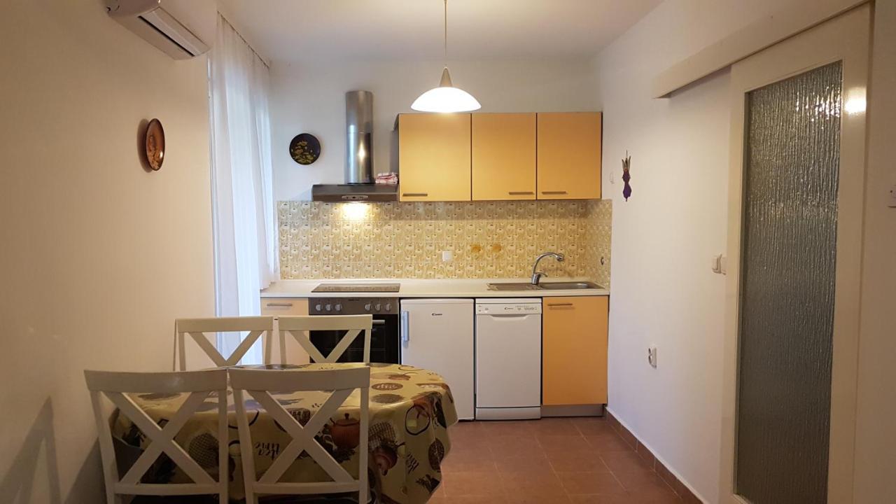 Apartmani Ljerka Malinska Exterior photo