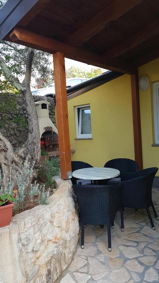 Apartmani Ljerka Malinska Exterior photo