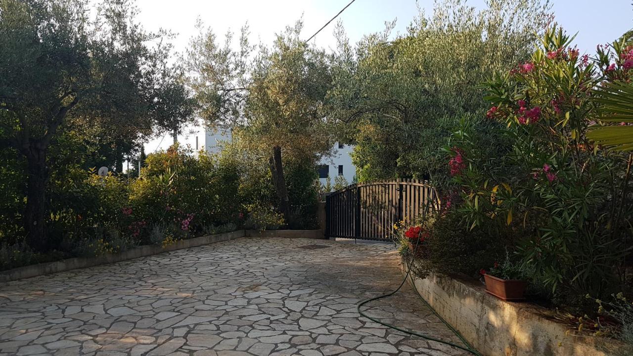 Apartmani Ljerka Malinska Exterior photo