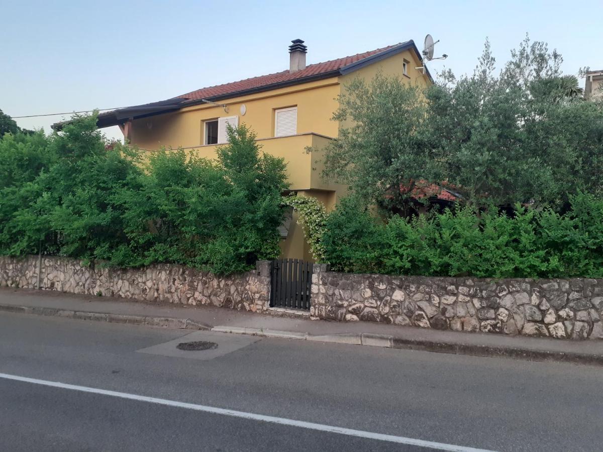 Apartmani Ljerka Malinska Exterior photo